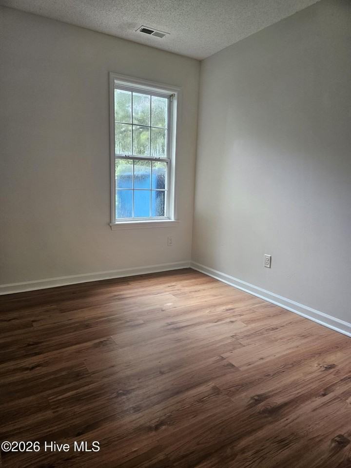 118 Avondale Ave #B - Photo 4 of 10