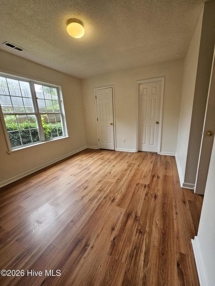 118 Avondale Ave #B - Photo 6 of 10