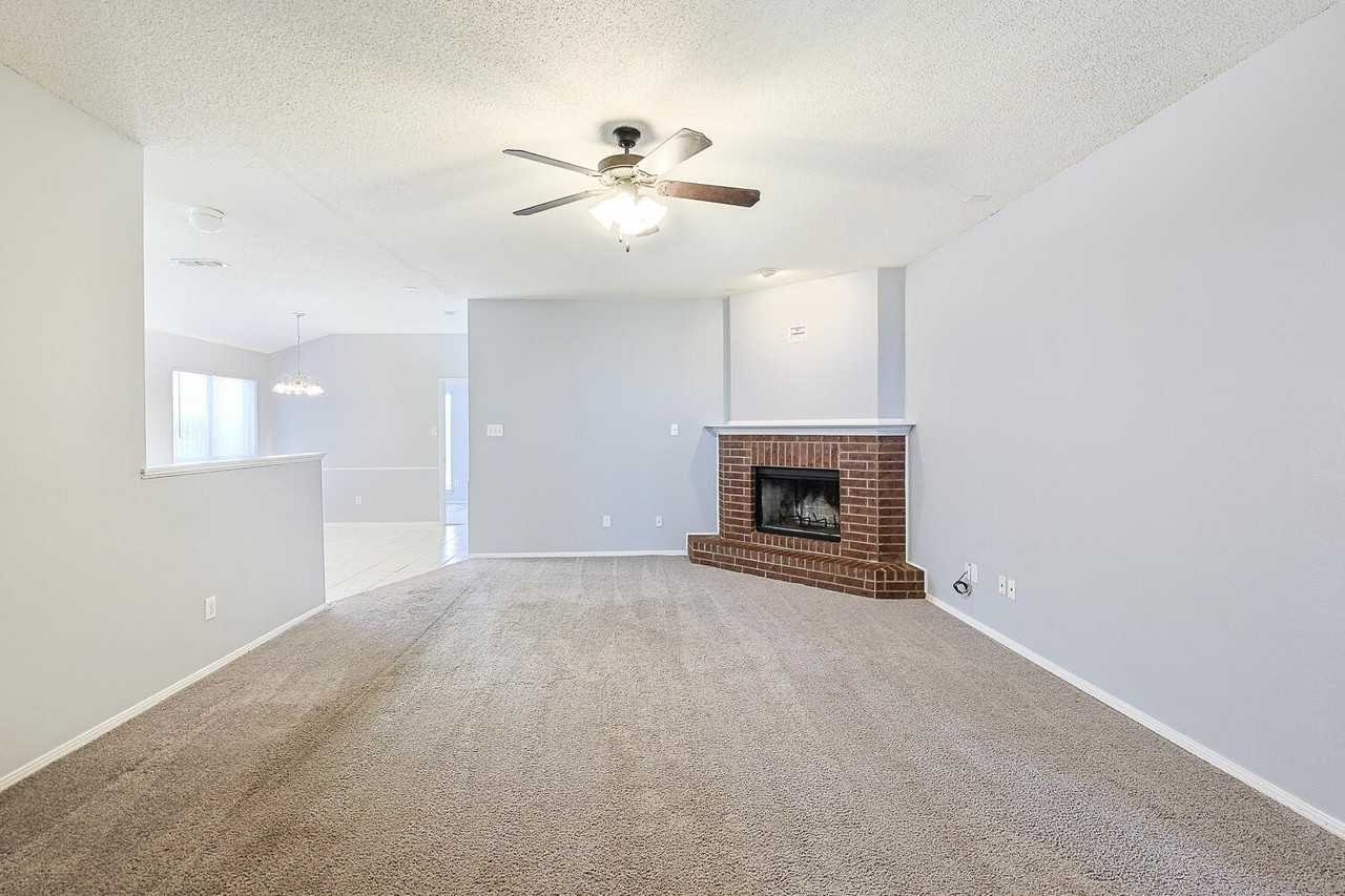 6201 18th St - Photo 3 of 21