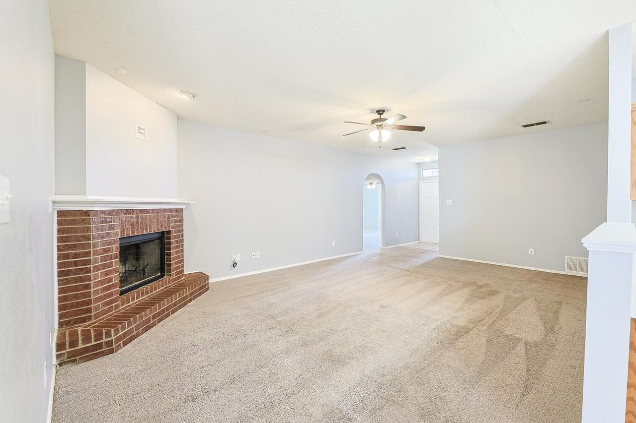 6201 18th St - Photo 4 of 21