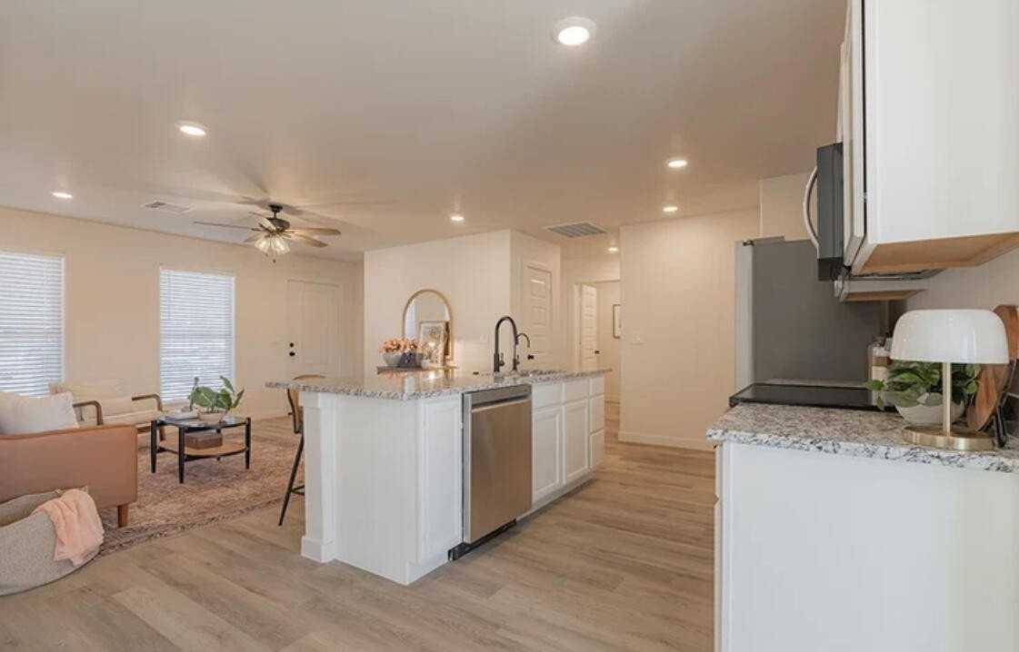 5613 Colgate St - Photo 4 of 10