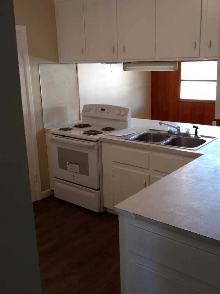 2812 43rd St #7 - Photo 3 of 10