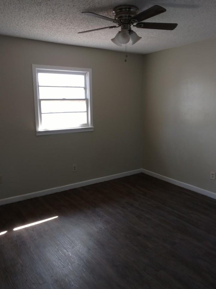 2812 43rd St #7 - Photo 6 of 10