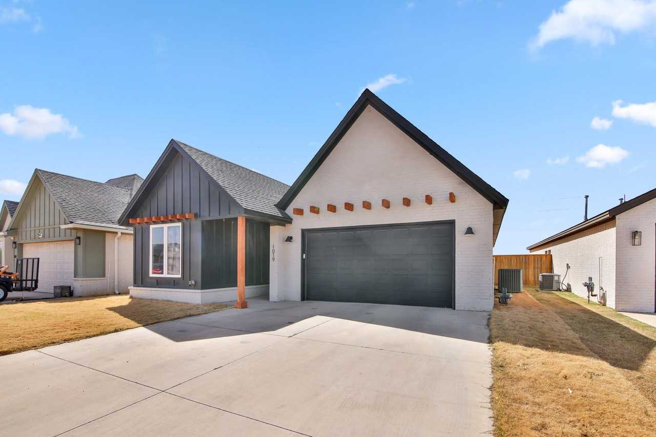 1019 N Grover Ave - Photo 4 of 25