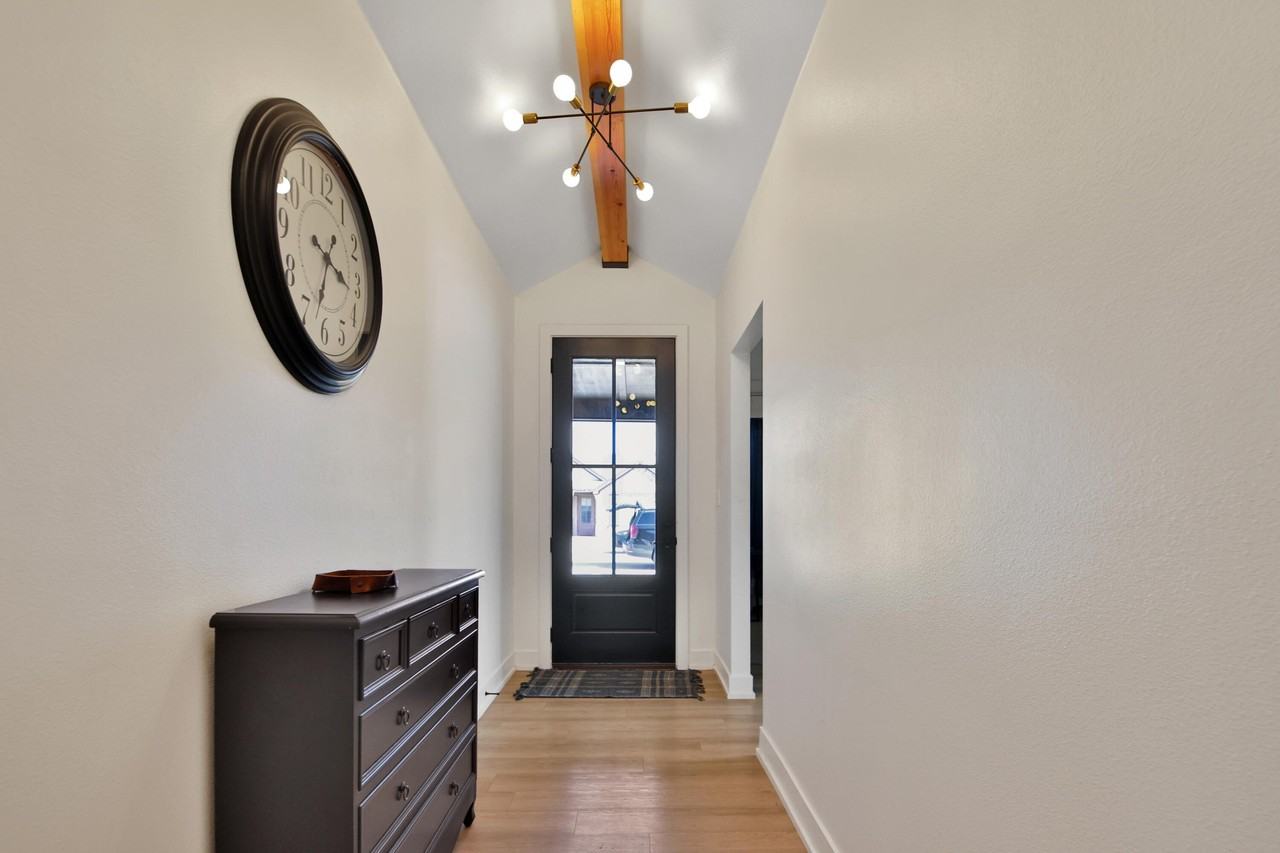 1019 N Grover Ave - Photo 5 of 25