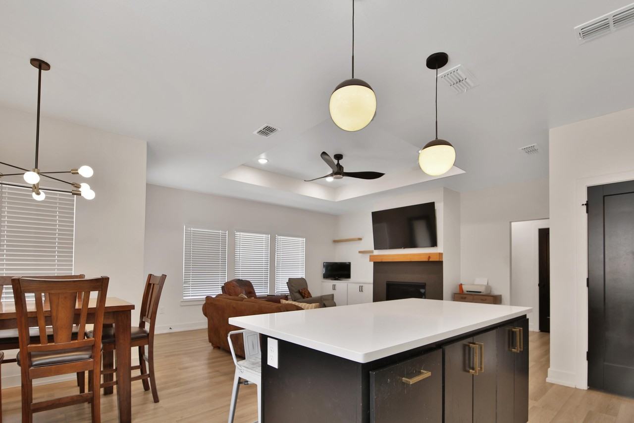1019 N Grover Ave - Photo 7 of 25