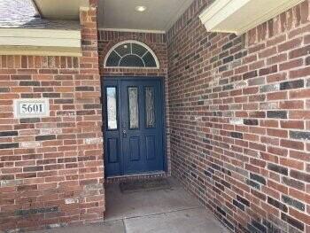 5601 100th St - Photo 2 of 20