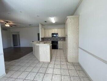 5601 100th St - Photo 6 of 20