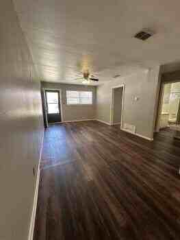 1905 41st St #B - Photo 3 of 10