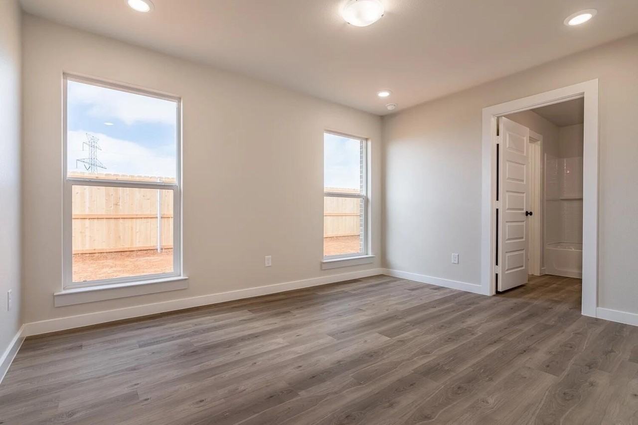 7221 37th St - Photo 7 of 10