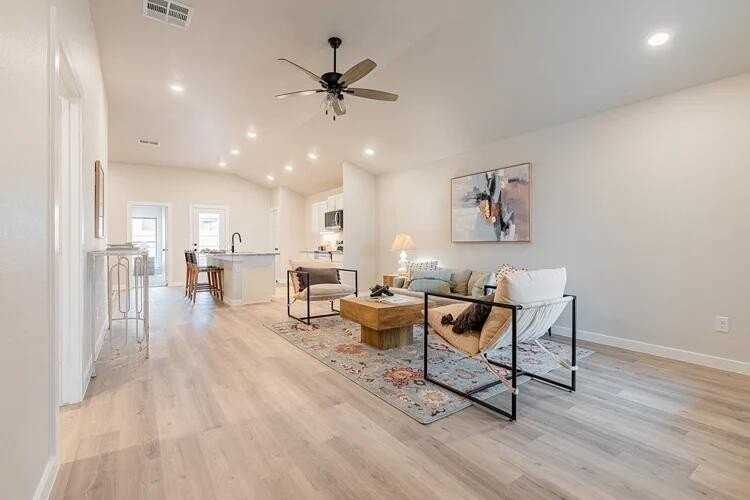 5548 Auburn St - Photo 3 of 12