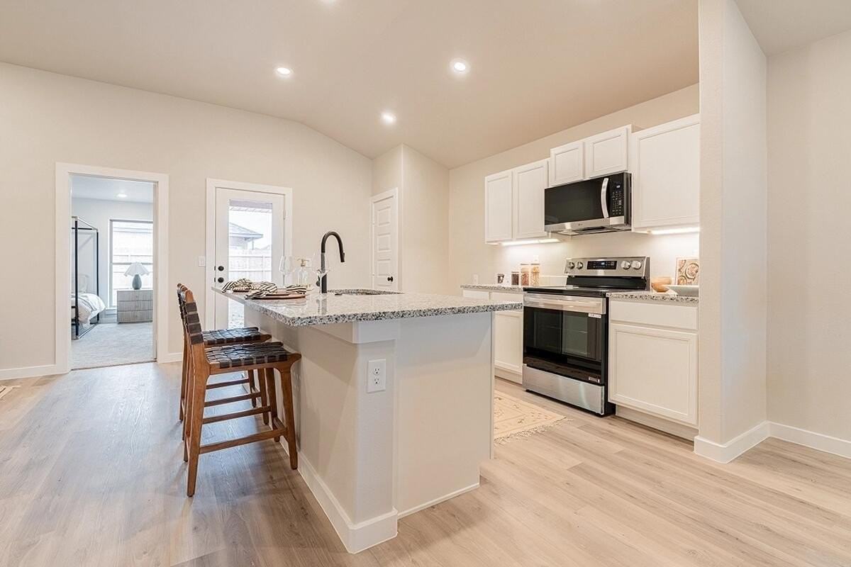 5548 Auburn St - Photo 5 of 12