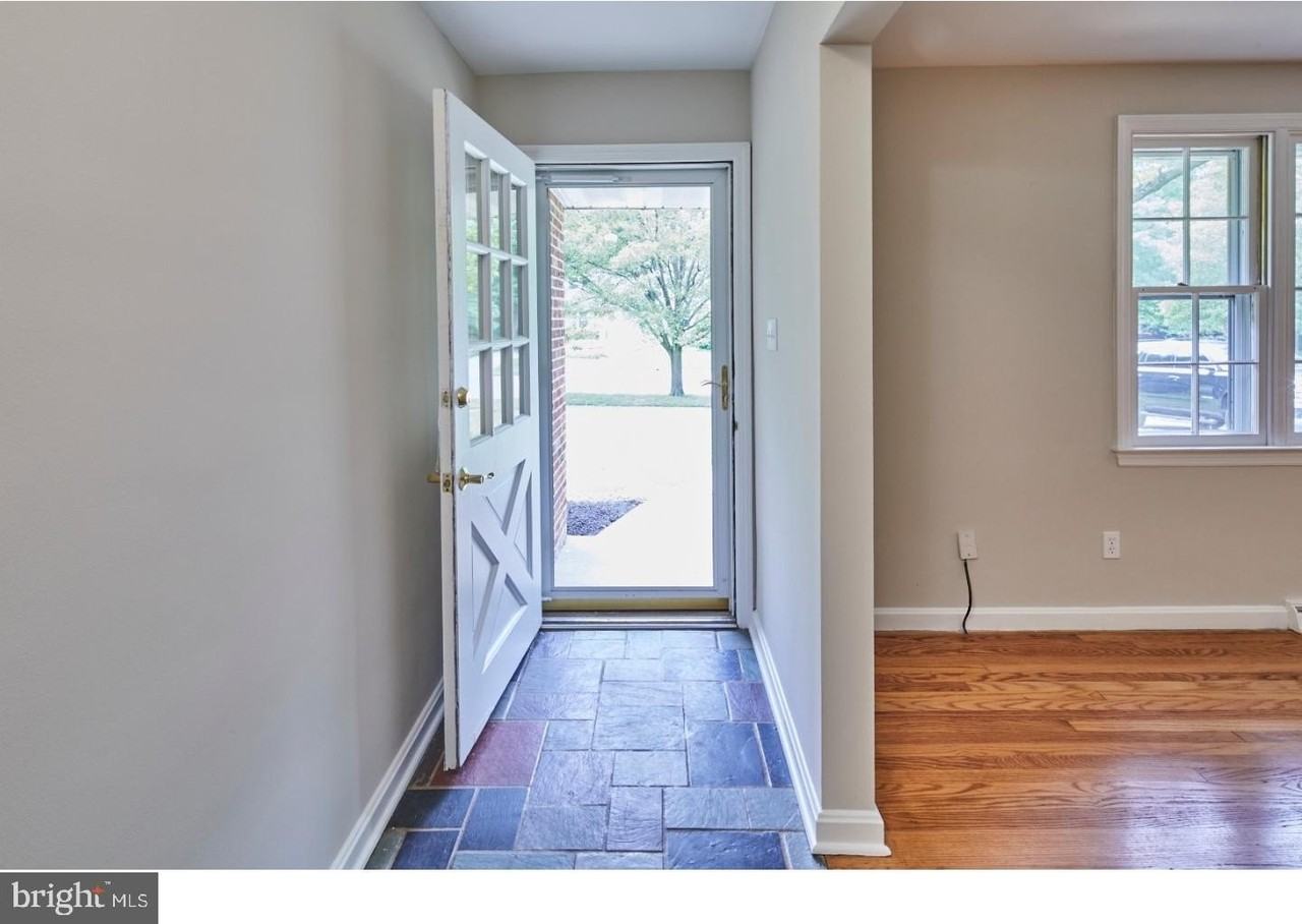 506 Foulkstone Rd - Photo 3 of 19