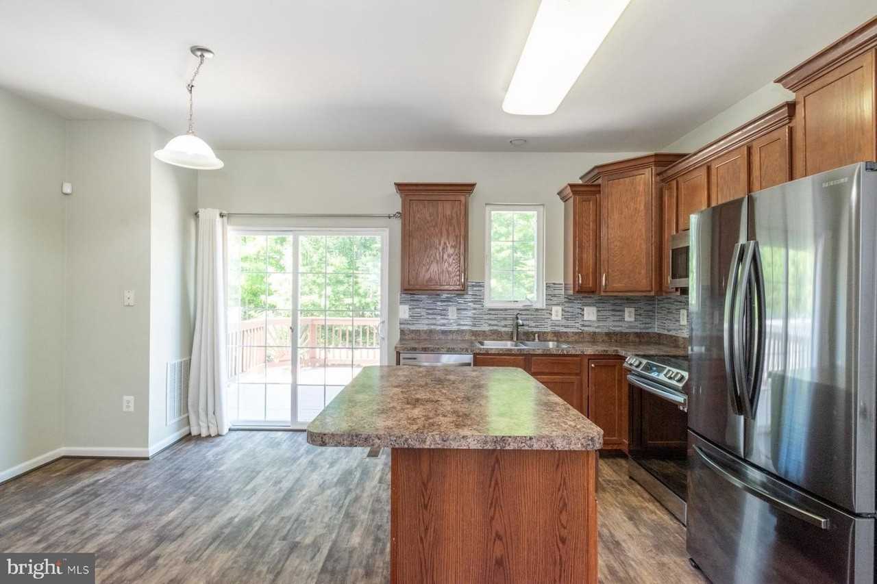6810 Warfield St - Photo 5 of 50
