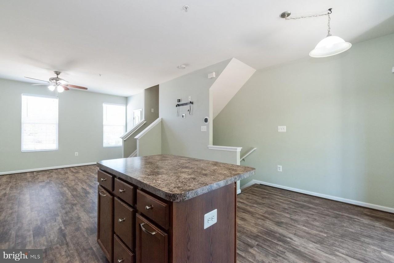 6810 Warfield St - Photo 6 of 50
