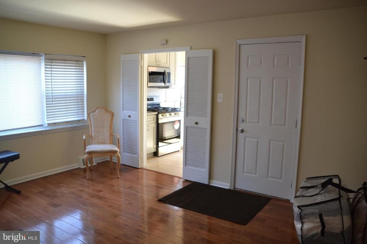 246 Ardmore Ave - Photo 4 of 23
