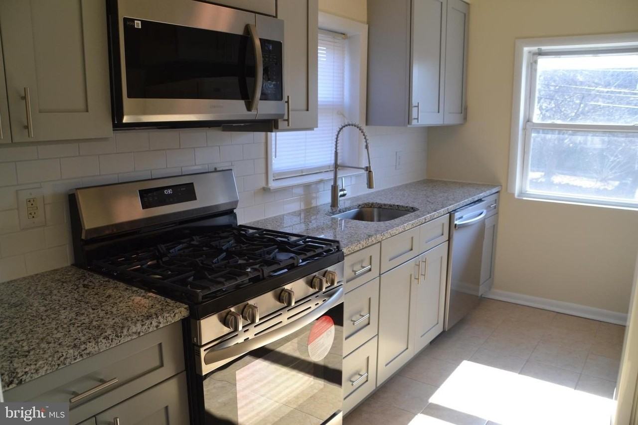 246 Ardmore Ave - Photo 5 of 23