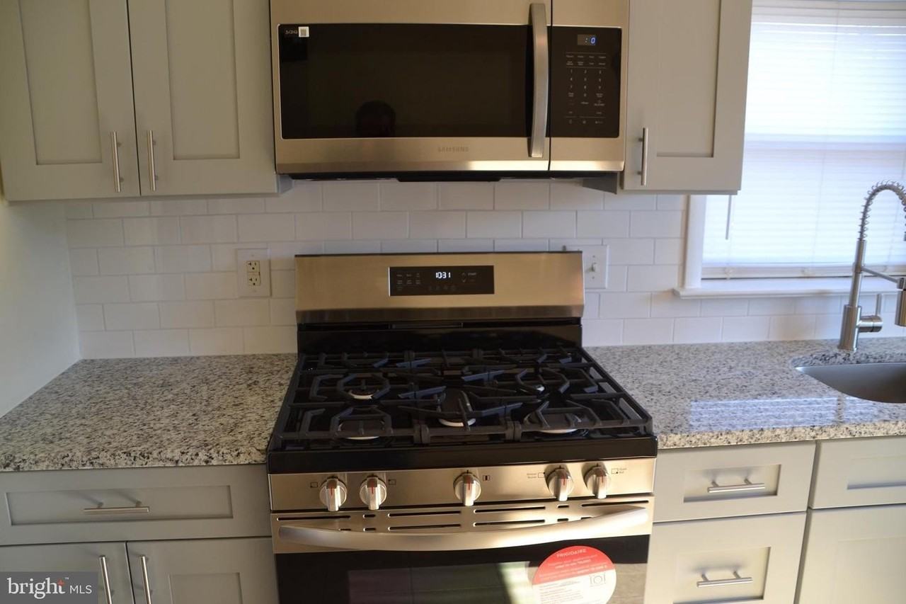 246 Ardmore Ave - Photo 6 of 23