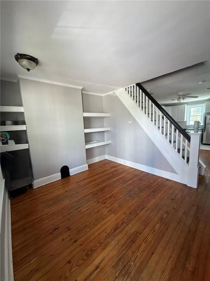 350 Dupont St - Photo 2 of 7