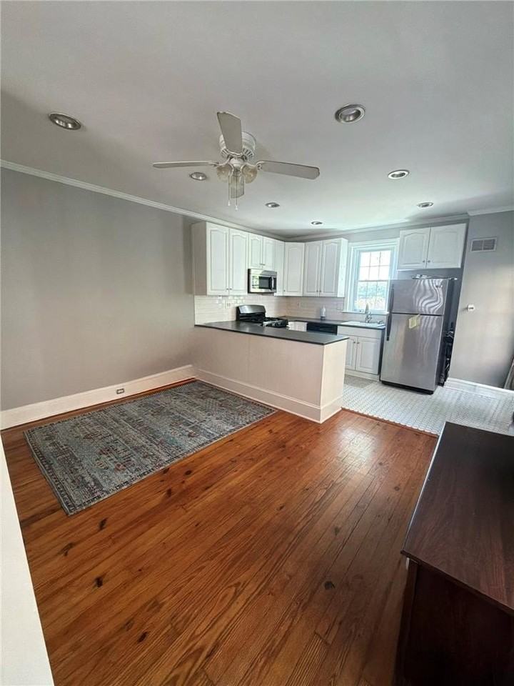 350 Dupont St - Photo 3 of 7