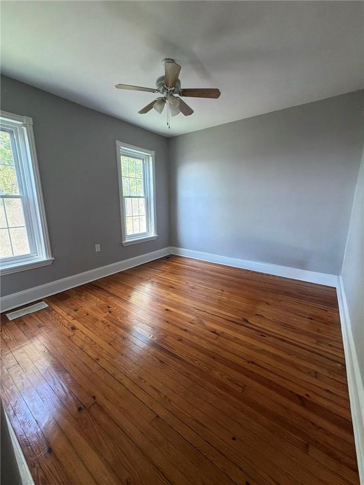 350 Dupont St - Photo 5 of 7