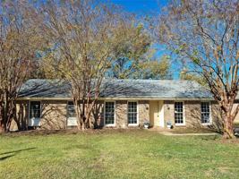 featured image of 2044 Edinburgh Dr