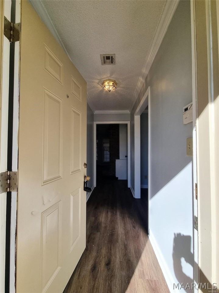 2044 Edinburgh Dr - Photo 4 of 34