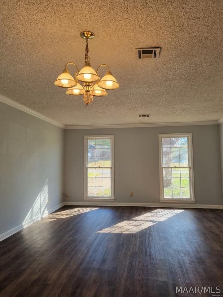 2044 Edinburgh Dr - Photo 6 of 34