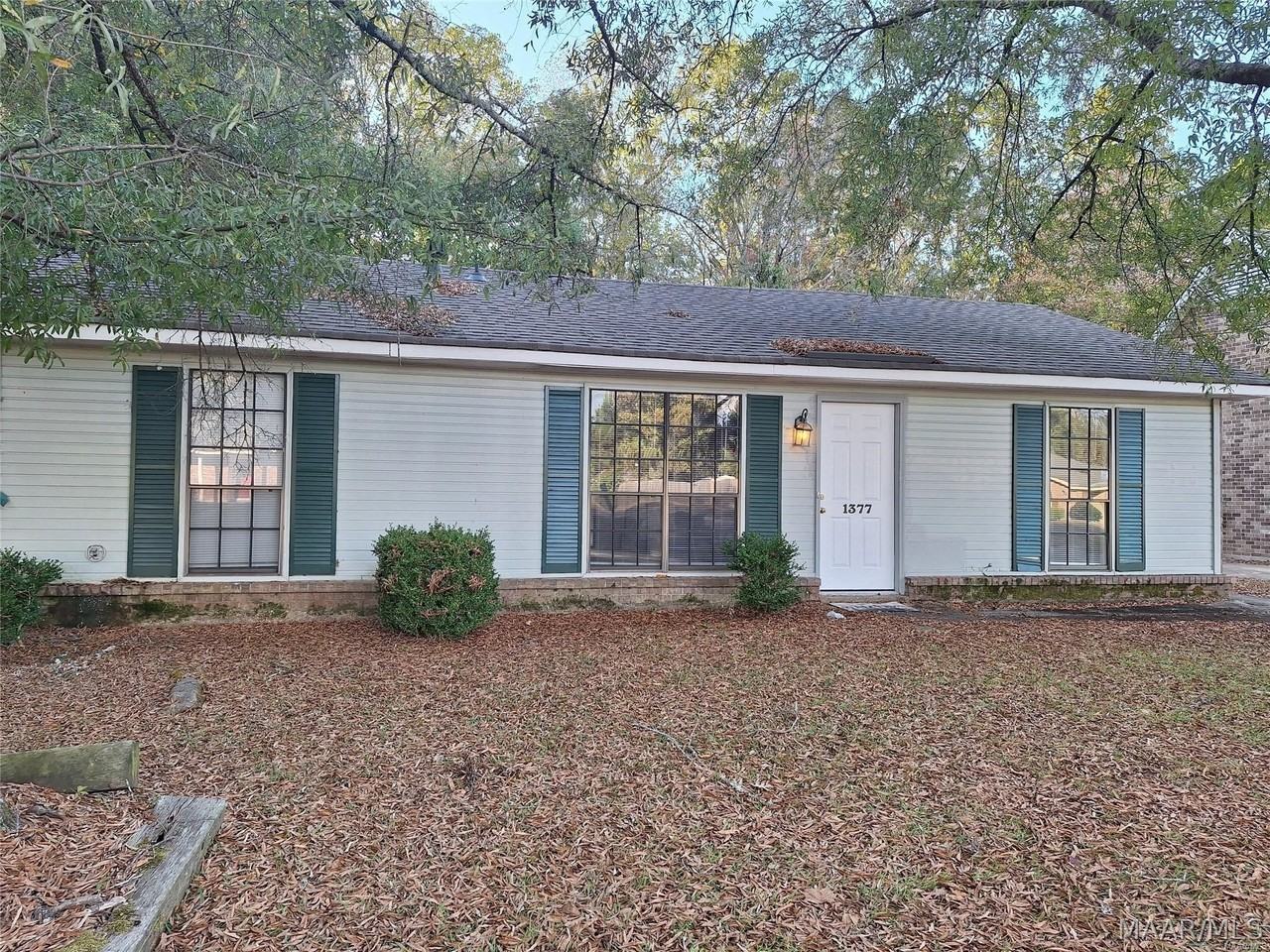 1377 Dunbarton Rd - Photo 2 of 18