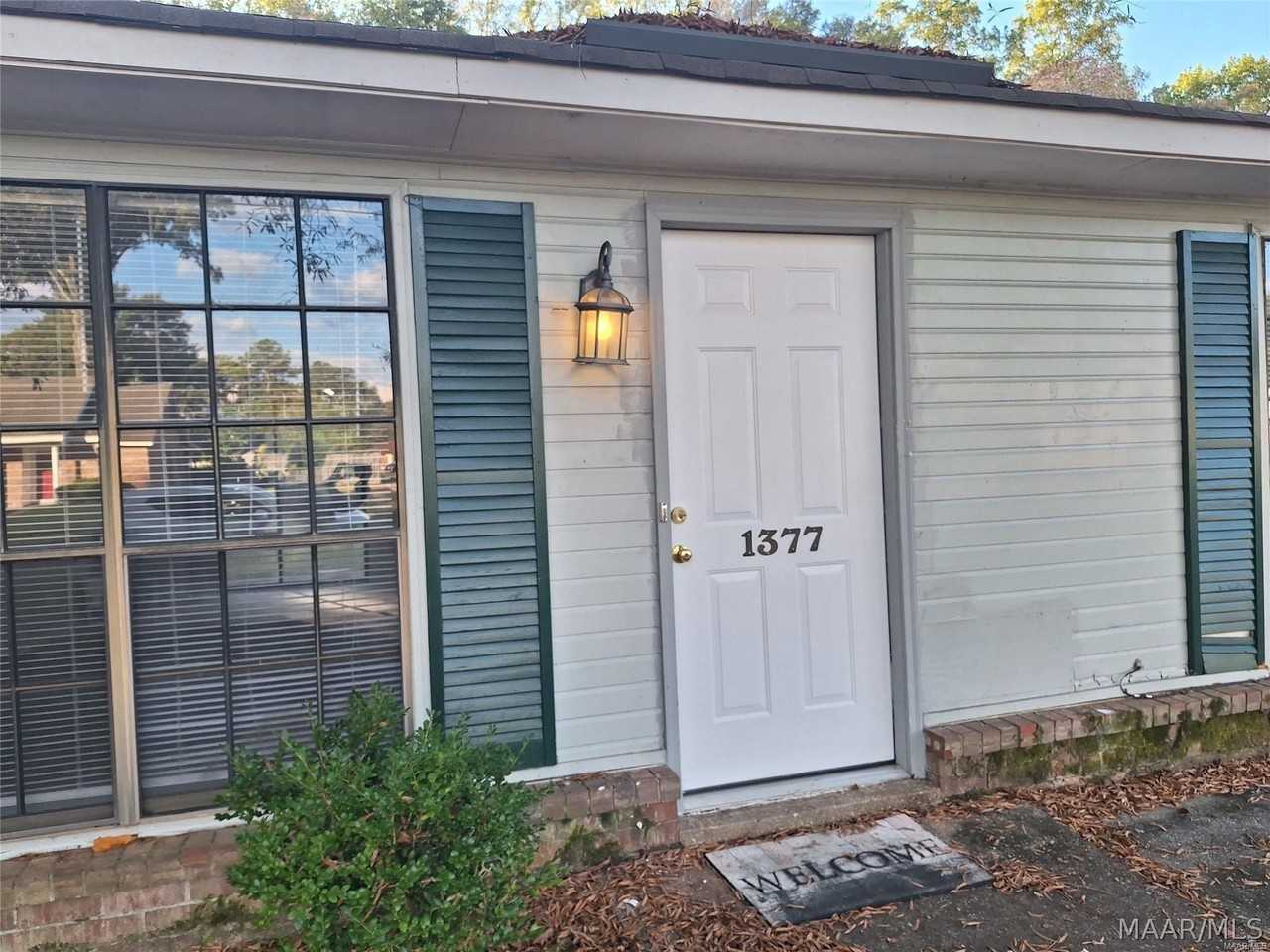 1377 Dunbarton Rd - Photo 3 of 18