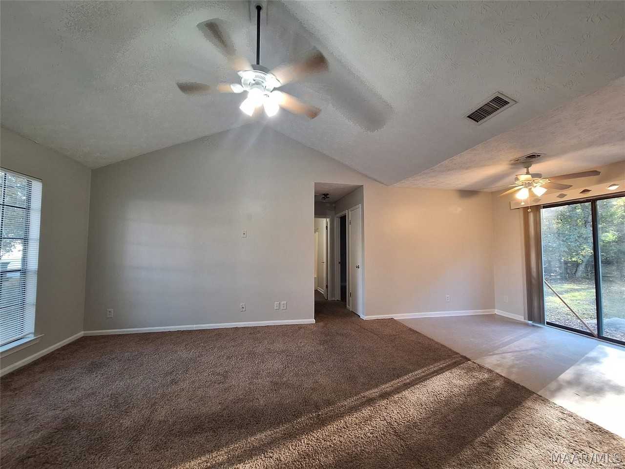1377 Dunbarton Rd - Photo 5 of 18