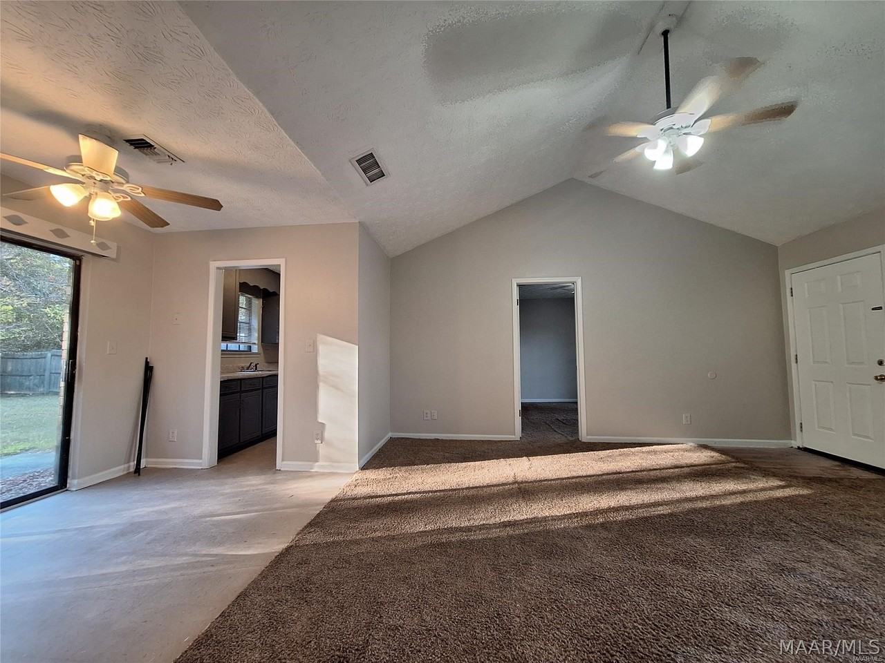 1377 Dunbarton Rd - Photo 6 of 18