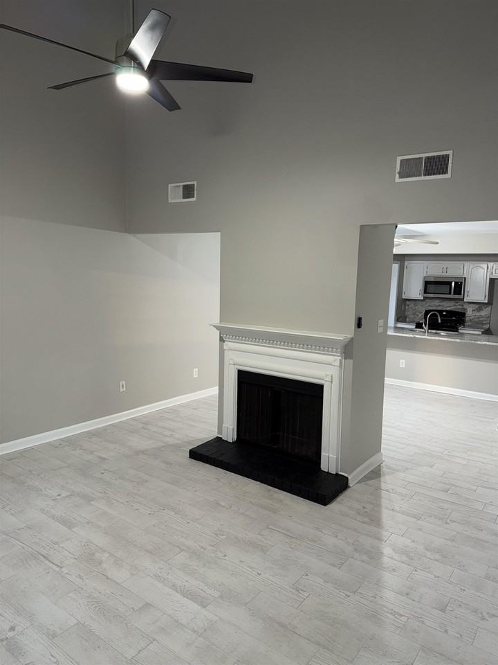 4834 Sturbridge Ln - Photo 4 of 7