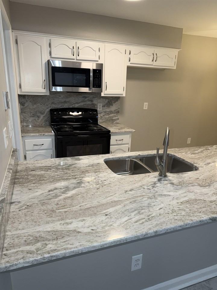 4834 Sturbridge Ln - Photo 6 of 7