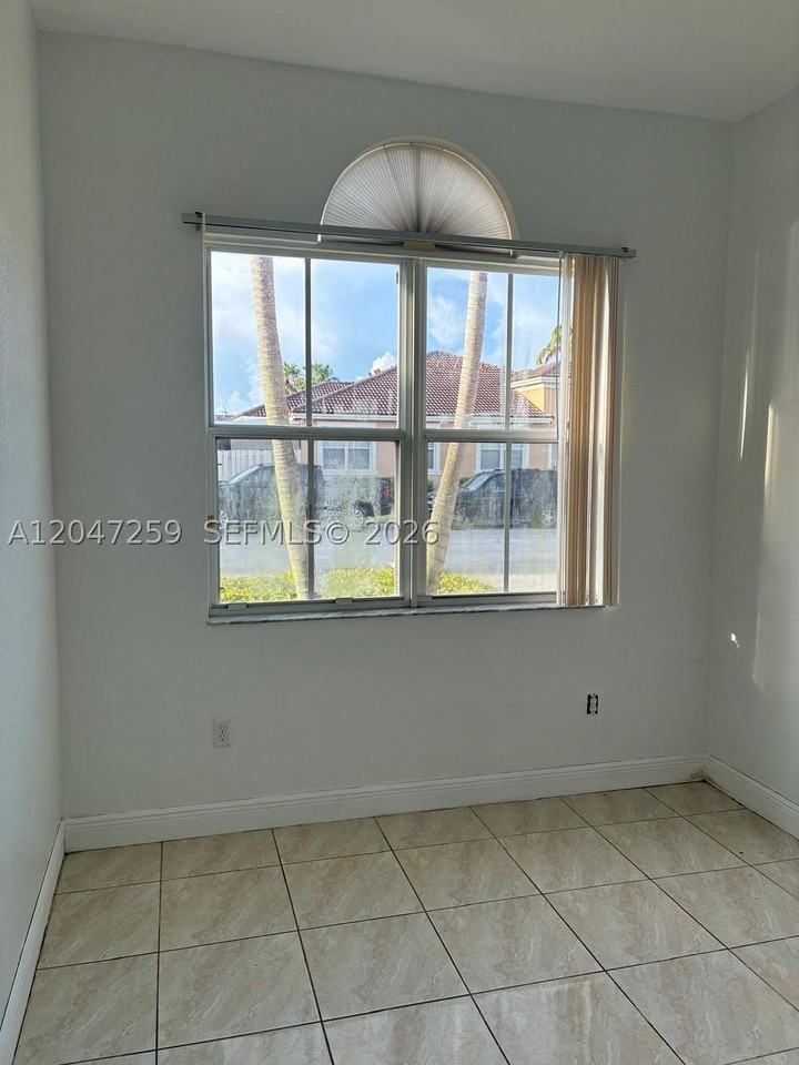 10970 Sw 237th Ln - Photo 7 of 14