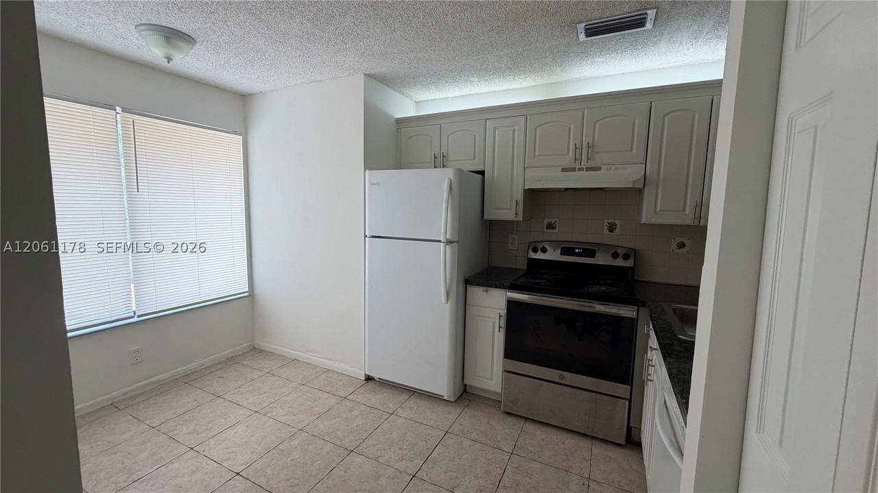 2550 Riverside Dr #223 - Photo 3 of 20