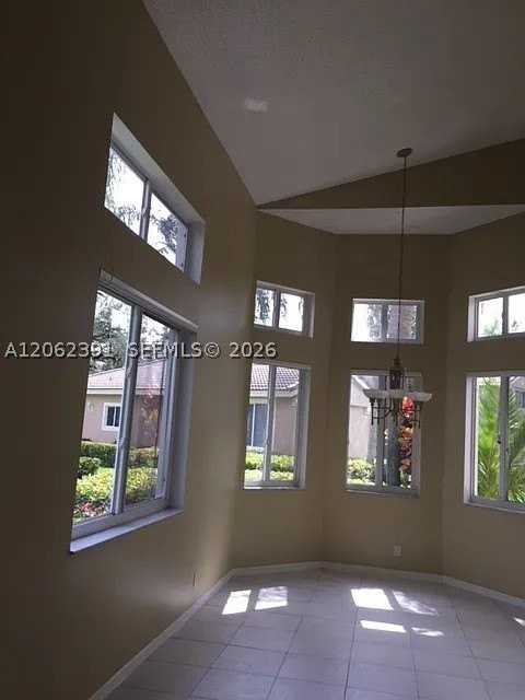 1092 Sw 158th Ave - Photo 3 of 15