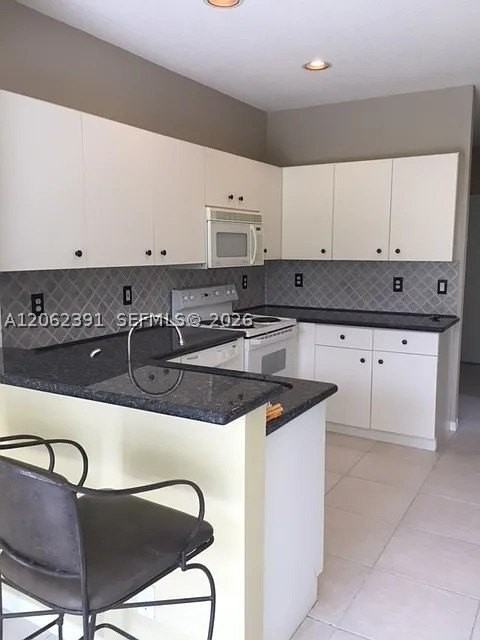 1092 Sw 158th Ave - Photo 5 of 15