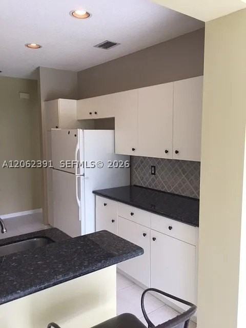 1092 Sw 158th Ave - Photo 6 of 15