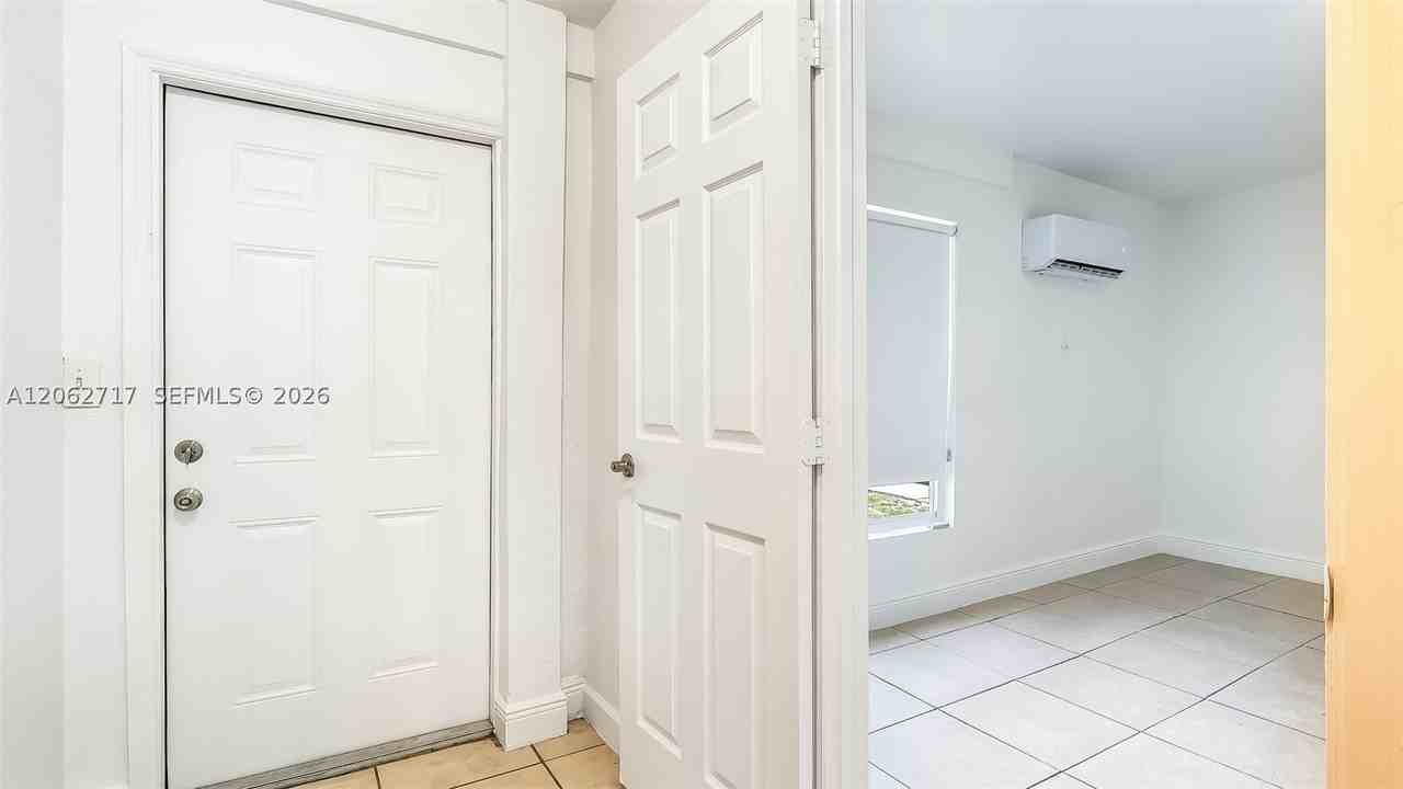 117 E 10th St - Photo 3 of 39