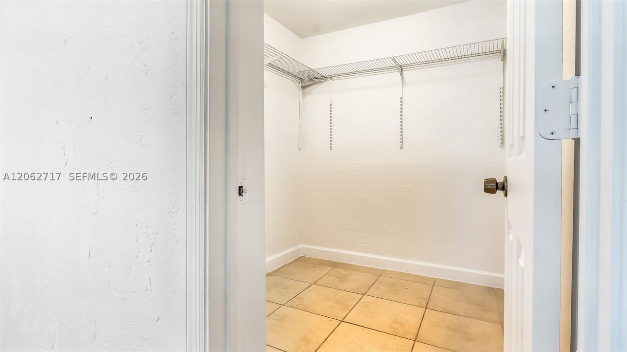 117 E 10th St - Photo 5 of 39