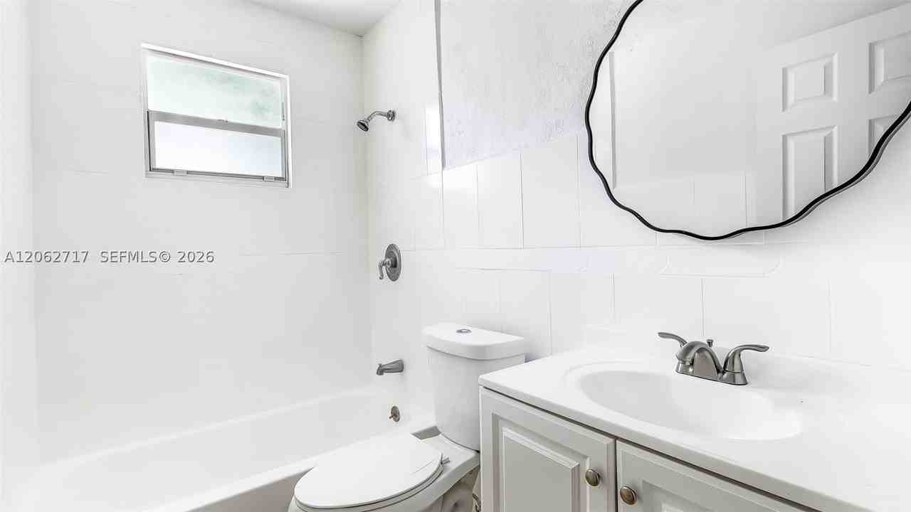 117 E 10th St - Photo 7 of 39