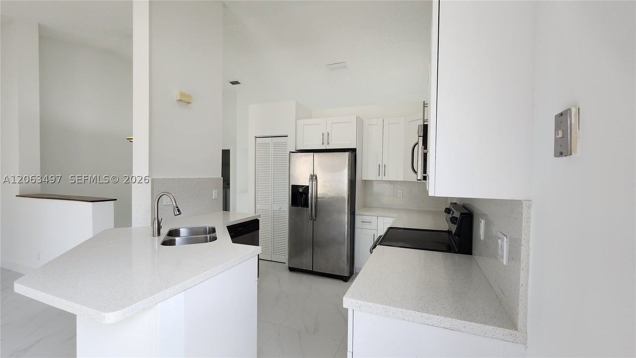 924 Falling Water Rd #924 - Photo 3 of 20