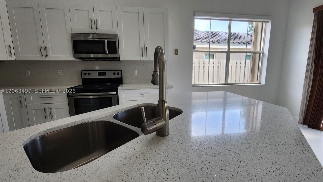924 Falling Water Rd #924 - Photo 5 of 20