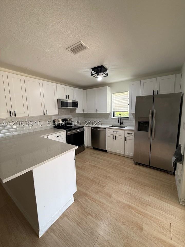 2551 Nw 99th Ave #2551 - Photo 3 of 7