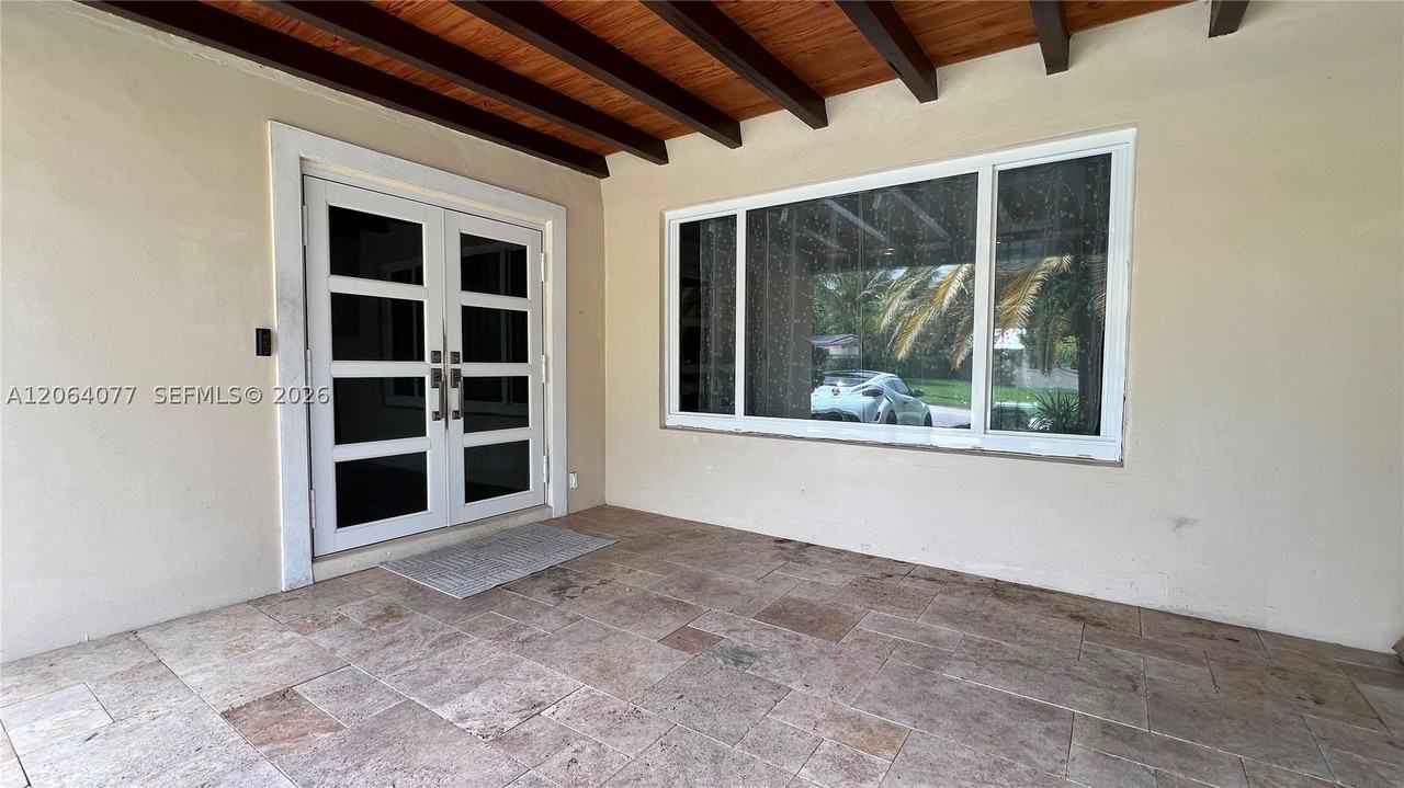 6550 Sw 8th St - Photo 3 of 32
