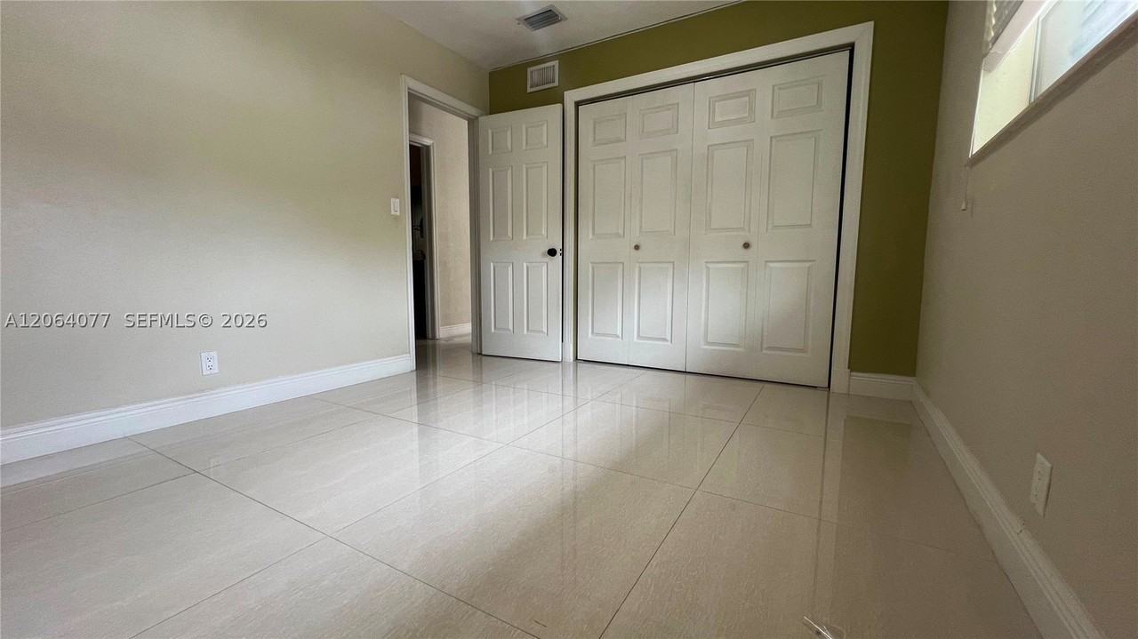 6550 Sw 8th St - Photo 7 of 32