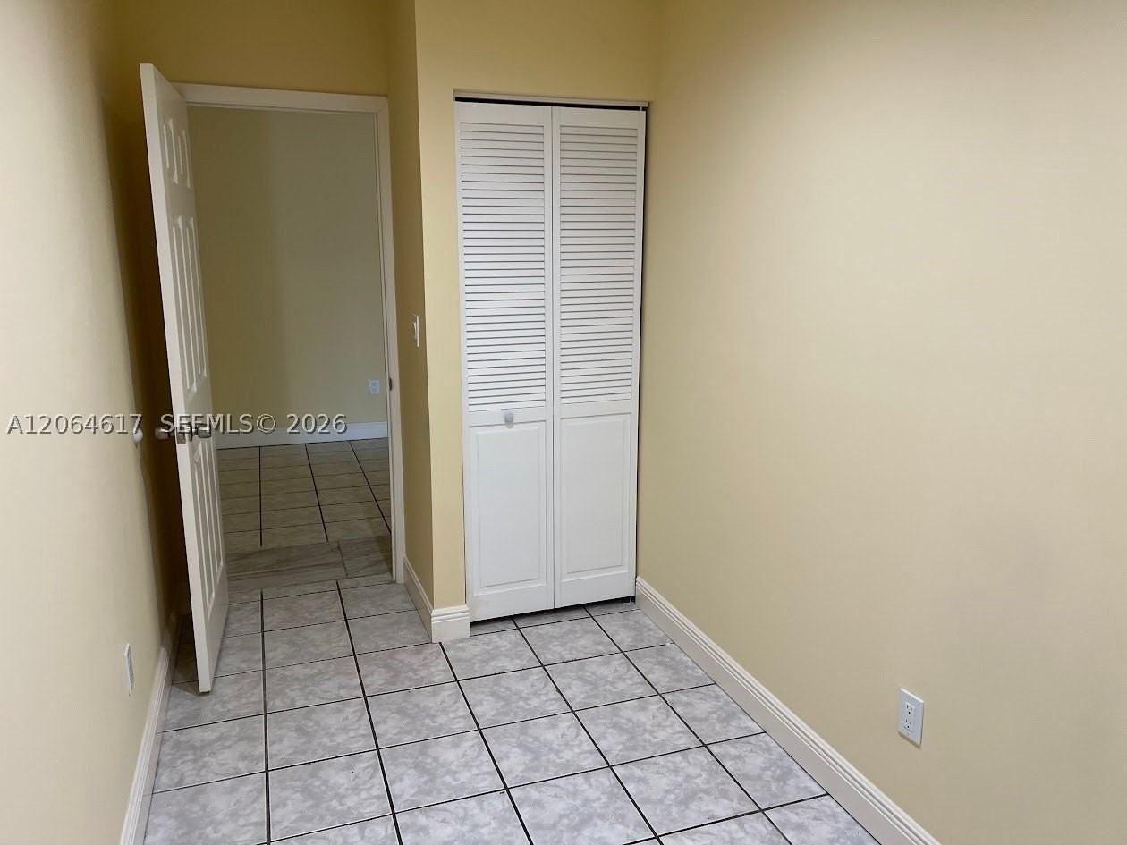 16982 Ne 21st Ave #16982 - Photo 4 of 14