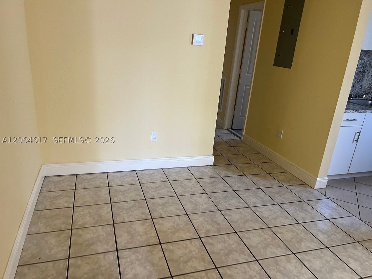 16982 Ne 21st Ave #16982 - Photo 5 of 14