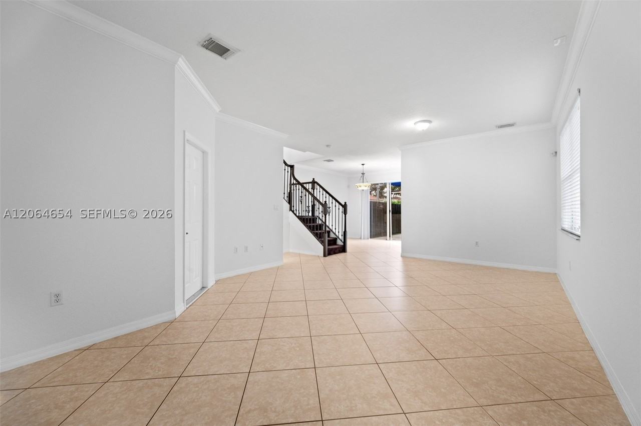 12392 Sw 124th Ter - Photo 4 of 28
